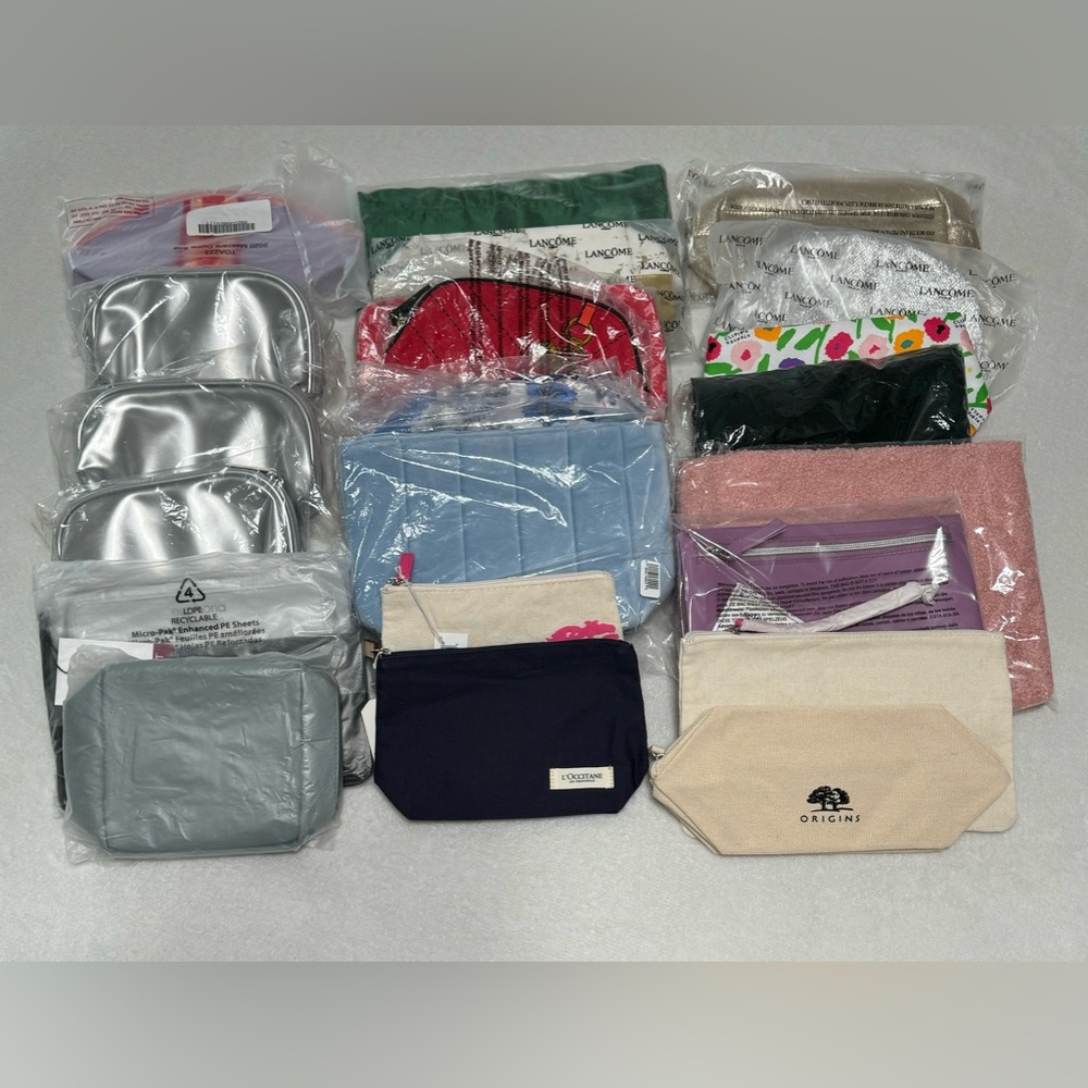 Cosmetics bag bundle. / Custom variety packs . 22 pcs